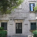 Elly * דוברובניק