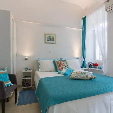 Elly Apartment *