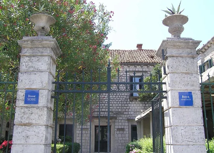 Elly Dubrovnik